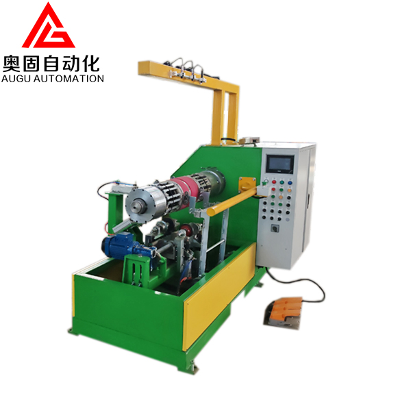 Trehjulet dækbyggemaskine